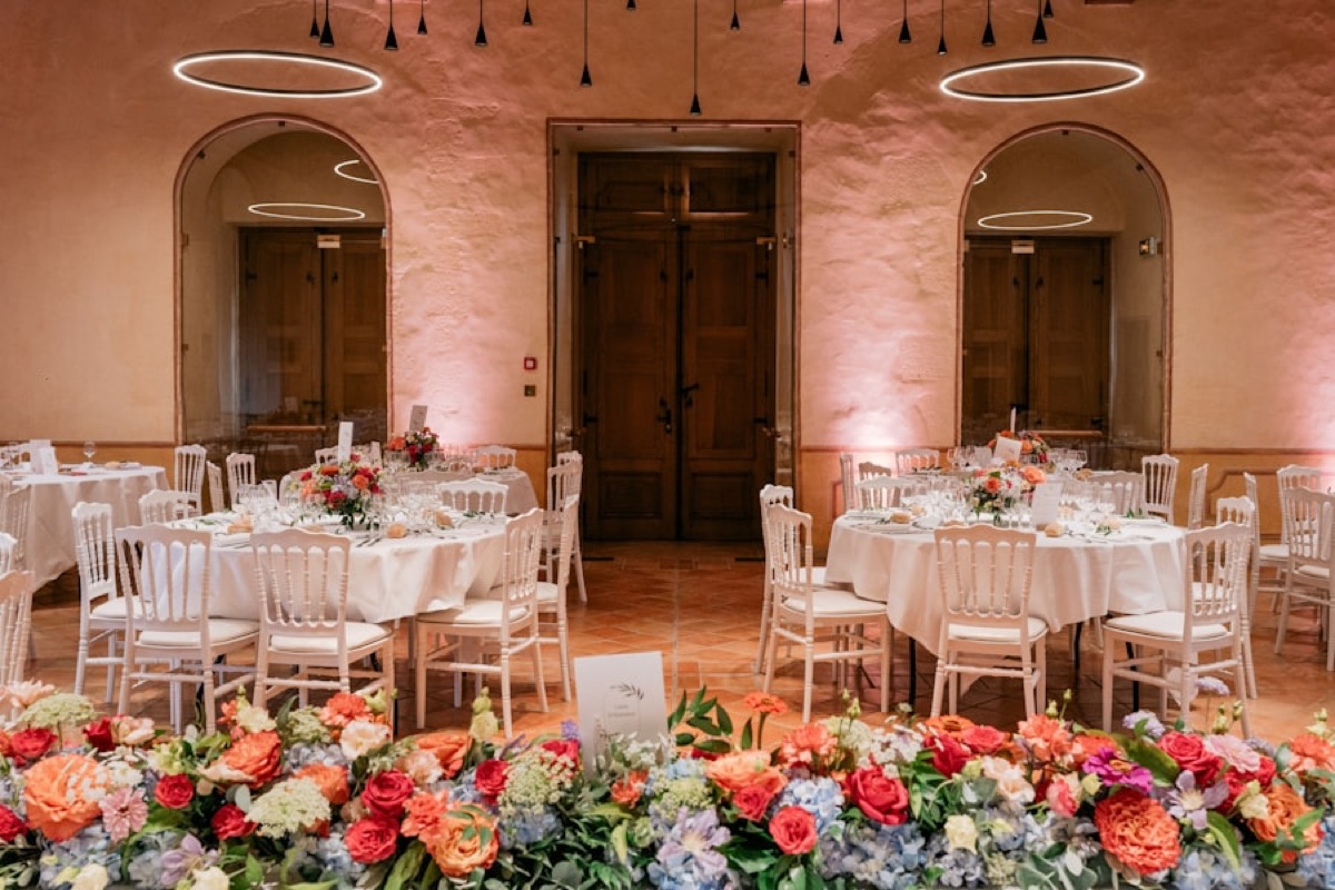 Salle de réception fleurie
