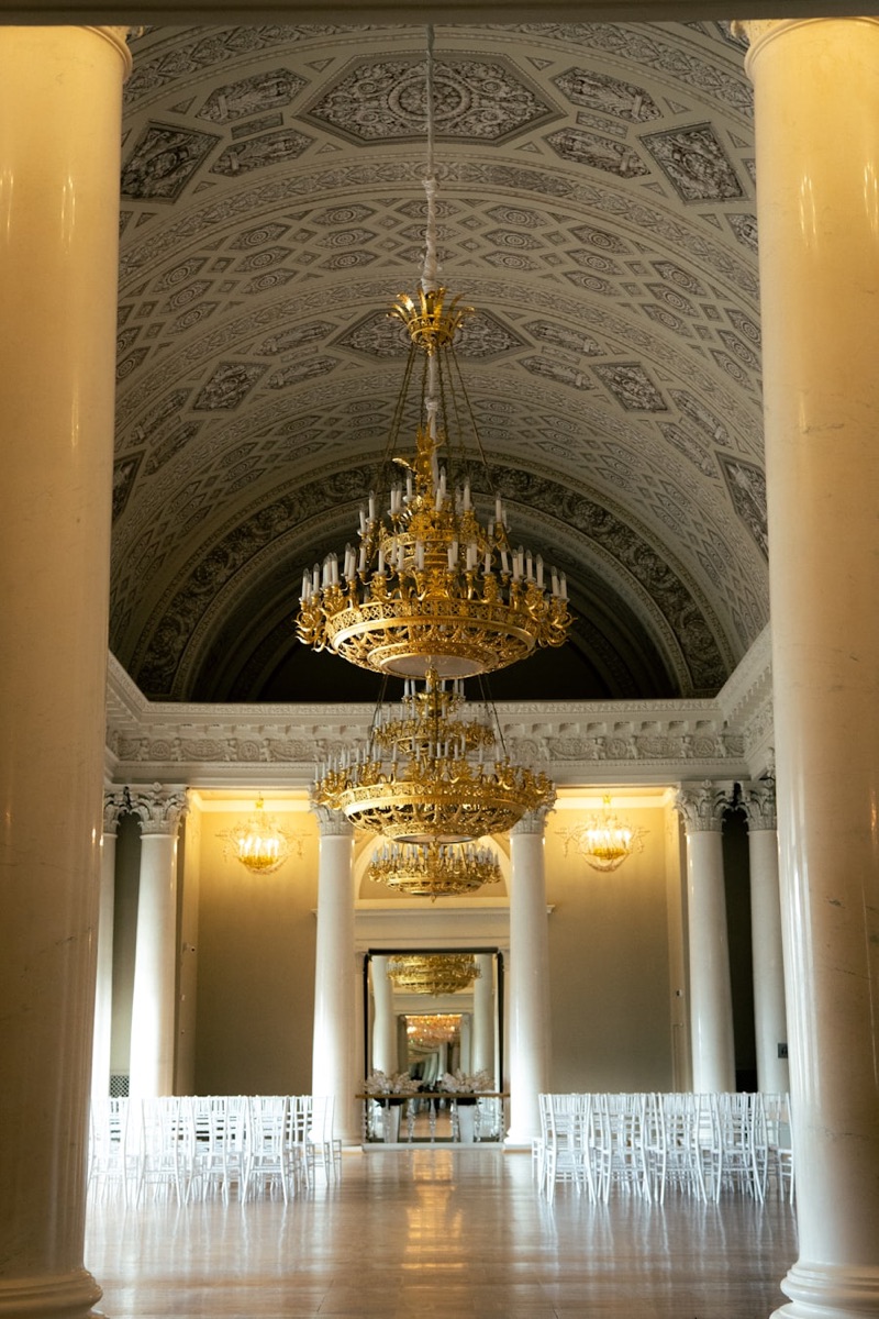 Lustre doré & plafond